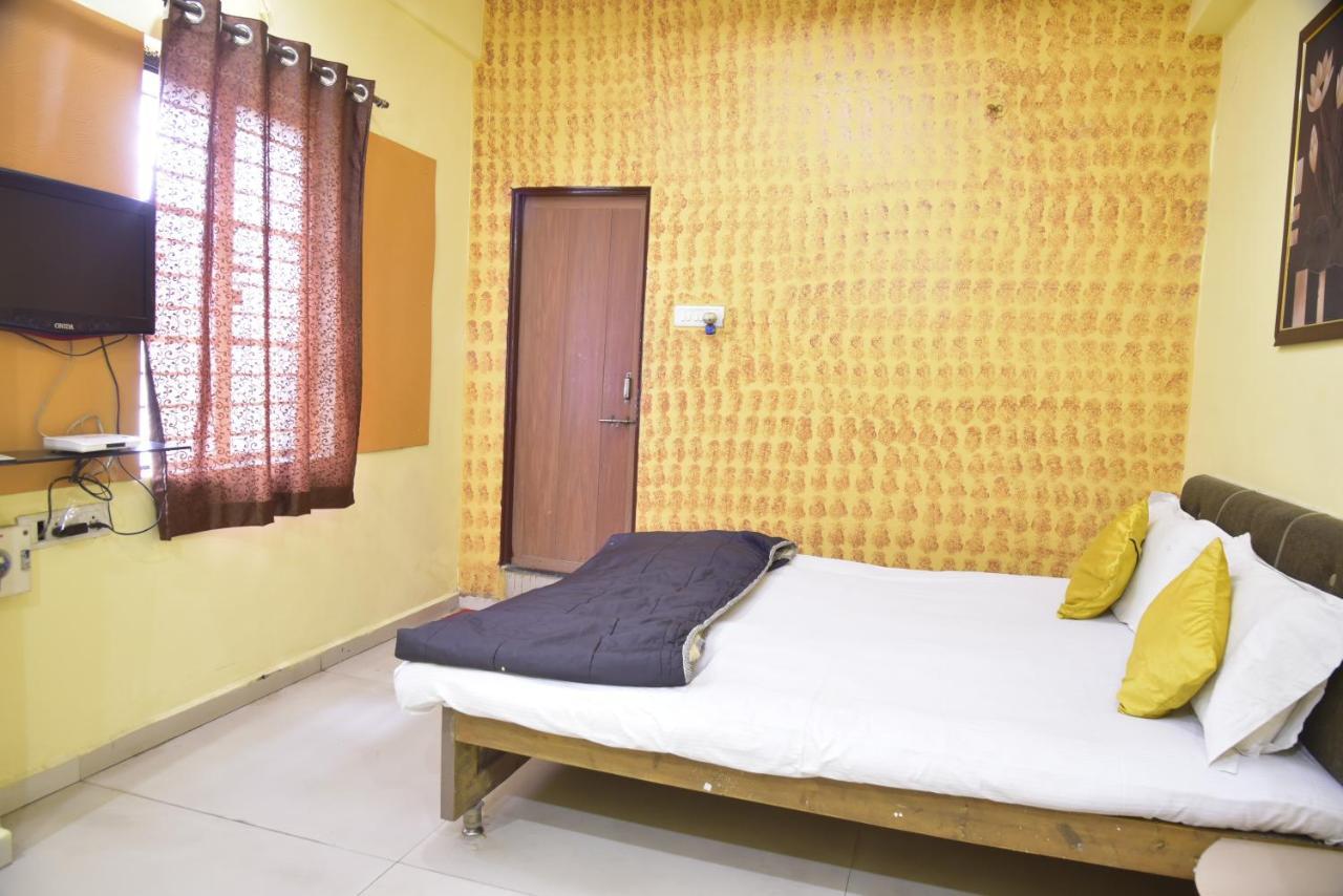 Hotel Drishti Inn Khāpri Esterno foto